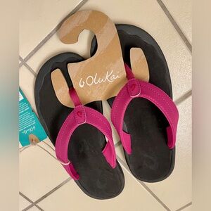 OluKai Ohana Orchid Flower/Black Sandals Flip Flops Women’s Size 9 *NWT*